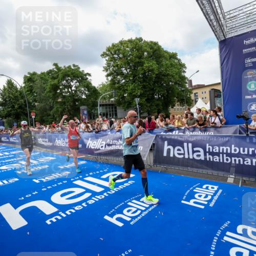 29.06.2025 - hella hamburg halbmarathon Zöllner http://msf.ph/oto/8403686 29.06.2025 10:39:09 Ziel 1164, 1445, 1803, 2262, 4359, 4759, 6686, 6687, 11619, 12137, 15556, 16656, 16820, 18547, 18734, 19151 meine-sportfotos.de