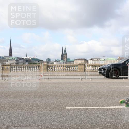 29.06.2025 - hella hamburg halbmarathon Lena Gebhardt http://msf.ph/oto/8403691 29.06.2025 08:54:05 Lombardsbrücke 2053, 543 meine-sportfotos.de