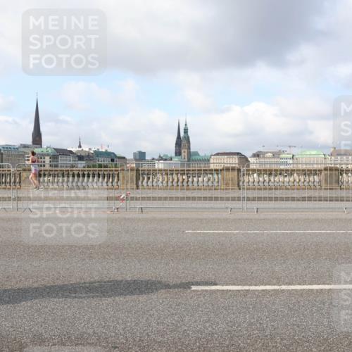 29.06.2025 - hella hamburg halbmarathon Lena Gebhardt http://msf.ph/oto/8403735 29.06.2025 08:54:10 Lombardsbrücke  meine-sportfotos.de