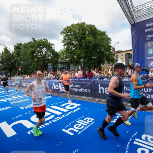29.06.2025 - hella hamburg halbmarathon Zöllner http://msf.ph/oto/8403764 29.06.2025 10:39:14 Ziel 1445, 3282, 4759, 5752, 6686, 6687, 11305, 11619, 12137, 13729, 14311, 15556, 16656, 17668, 18149, 18547 meine-sportfotos.de