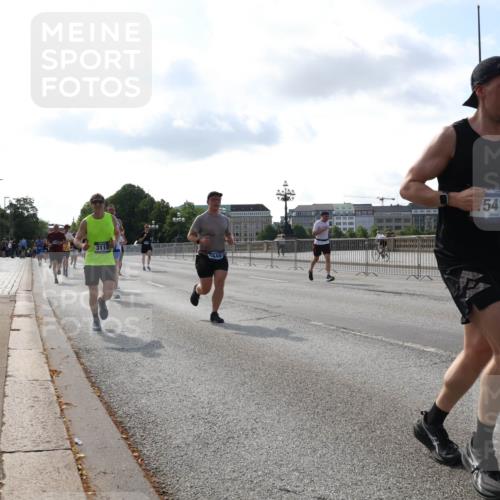 29.06.2025 - hella hamburg halbmarathon Lena Gebhardt http://msf.ph/oto/8403773 29.06.2025 09:49:18 Lombardsbrücke 3116, 648, 5410, 1042, 1571, 1600, 1603, 2044, 2707, 2745, 2750, 2797, 2849, 2980, 3014, 3116, 4062, 4148, 4766, 5003, 5050, 5124, 5648, 5889, 6037, 6047, 6149, 6771, 7035, 7109, 7310, 7482, 7743, 7981, 8002, 8358, 9640, 9643, 10369, 10451, 10738, 10877, 11106, 11177, 11423, 11447, 11952, 12088, 12091, 12098, 12168, 12739, 13064, 13137, 13158, 13190, 13372, 13755, 13900, 14075, 14311, 14359, 14603, 14629, 14667 meine-sportfotos.de