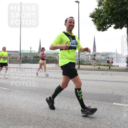 29.06.2025 - hella hamburg halbmarathon Lena Gebhardt http://msf.ph/oto/8403779 29.06.2025 10:50:12 Lombardsbrücke 3340, 13127, 16365, 1040, 1041, 1259, 1487, 1511, 1828, 2047, 2212, 2997, 3203, 3680, 3701, 3710, 3805, 3897, 4090, 4168, 4870, 4961, 5076, 5119, 5749, 5751, 5997, 6680, 6830, 7366, 7677, 7679, 7721, 7722, 7755, 8065, 8254, 8299, 9015, 9605, 9940, 10060, 10286, 10403, 10617, 10683, 10744, 11030, 11426, 11696, 11716, 11760, 12079, 12124, 13127, 13128, 13309, 13381, 13744, 13846, 13887, 14102, 14144, 14505, 14545, 14591, 14692, 14940, 15230, 15626 meine-sportfotos.de