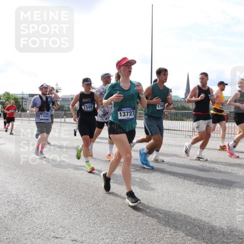 29.06.2025 - hella hamburg halbmarathon Lena Gebhardt http://msf.ph/oto/8403808 29.06.2025 10:16:27 Lombardsbrücke 1742, 16199, 17854, 1599, 13727, 1780, 7751, 1156, 1212, 1244, 1308, 1599, 1651, 1825, 2071, 2165, 2347, 2436, 2803, 2835, 2912, 3030, 3134, 3156, 3176, 3484, 3648, 3687, 4478, 4583, 4637, 4828, 5036, 5037, 5046, 5294, 5423, 6024, 6488, 7158, 7358, 7753, 8169, 8274, 8295, 8317, 8554, 8597, 8645, 8707, 8847, 8857, 9332, 9601, 9628, 9664, 9676, 9784, 9802, 9810, 9881, 10076, 10107, 10139, 10141, 10183, 10232, 10292, 10844, 10990, 11344, 11345 meine-sportfotos.de