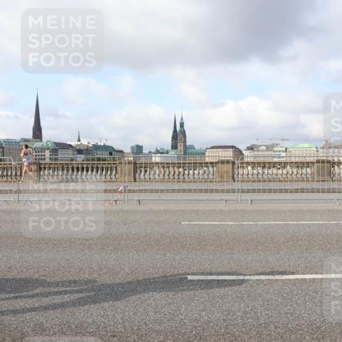 29.06.2025 - hella hamburg halbmarathon Lena Gebhardt http://msf.ph/oto/8403816 29.06.2025 08:54:10 Lombardsbrücke  meine-sportfotos.de