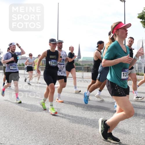 29.06.2025 - hella hamburg halbmarathon Lena Gebhardt http://msf.ph/oto/8403850 29.06.2025 10:16:28 Lombardsbrücke 17854, 422, 1599, 545, 137, 1156, 1212, 1244, 1308, 1599, 1651, 1825, 2071, 2165, 2347, 2436, 2803, 2835, 2912, 3030, 3134, 3156, 3176, 3484, 3648, 3687, 4478, 4583, 4637, 4828, 5036, 5037, 5046, 5294, 6024, 6488, 7158, 7358, 7753, 8169, 8274, 8295, 8317, 8597, 8645, 8707, 8847, 8857, 9332, 9492, 9601, 9628, 9664, 9676, 9784, 9802, 9810, 9881, 10076, 10107, 10139, 10141, 10183, 10232, 10292, 10844, 10990, 11344, 11345 meine-sportfotos.de