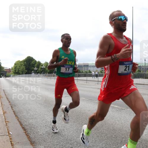 29.06.2025 - hella hamburg halbmarathon Lena Gebhardt http://msf.ph/oto/8403880 29.06.2025 09:32:10 Lombardsbrücke 17, 21, 15, 17, 20, 21, 58 meine-sportfotos.de