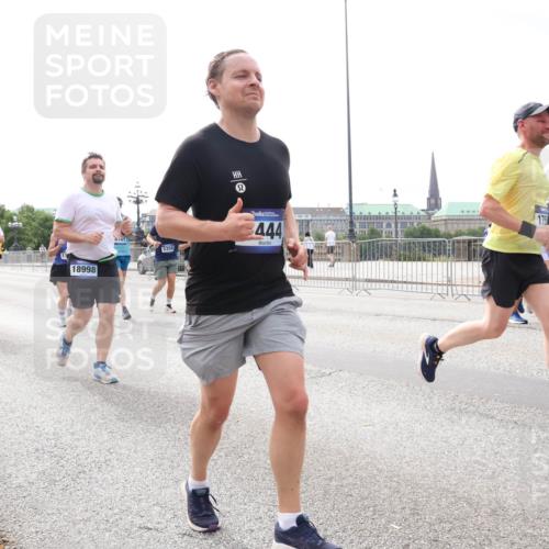 29.06.2025 - hella hamburg halbmarathon Lena Gebhardt http://msf.ph/oto/8403881 29.06.2025 10:24:06 Lombardsbrücke 8717, 18998, 8141, 444, 175, 1, 1005, 1009, 1389, 1444, 1545, 2125, 2132, 2477, 2489, 3013, 3185, 3285, 3579, 4122, 4162, 4597, 4646, 4684, 4719, 4990, 4993, 5039, 5055, 5160, 5258, 5260, 5358, 5661, 5954, 6478, 6524, 6526, 6747, 7013, 7426, 7528, 7920, 8031, 8141, 8149, 8167, 8181, 8187, 8297, 8502, 8676, 8717, 9063, 9217, 9603, 9715, 10649, 11044, 11306, 11347, 11415, 11454, 11793, 12210, 13149, 13711, 14521, 15739, 15853 meine-sportfotos.de
