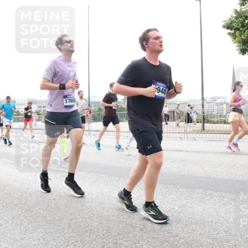 29.06.2025 - hella hamburg halbmarathon Lena Gebhardt http://msf.ph/oto/8403902 29.06.2025 10:50:13 Lombardsbrücke 5997, 7722, 17608, 940, 1259, 1487, 1511, 1828, 2047, 2212, 2997, 3203, 3680, 3701, 3710, 3805, 3897, 4090, 4168, 4870, 4961, 5076, 5119, 5749, 5751, 5997, 6680, 6830, 7366, 7505, 7677, 7721, 7722, 7755, 8065, 8254, 8299, 9015, 9605, 9940, 10060, 10286, 10403, 10617, 10683, 10744, 11030, 11426, 11696, 11716, 11760, 12079, 12124, 13127, 13128, 13309, 13381, 13744, 13846, 13887, 14102, 14144, 14505, 14545, 14591, 14692, 14940, 15230, 15626 meine-sportfotos.de