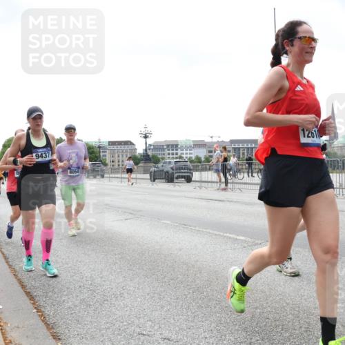 29.06.2025 - hella hamburg halbmarathon Lena Gebhardt http://msf.ph/oto/8403907 29.06.2025 10:41:01 Lombardsbrücke 8, 9437, 8054, 1261, 1075, 1317, 1323, 1731, 2042, 2173, 2206, 2229, 2299, 2805, 2858, 3121, 3306, 3432, 3694, 4044, 4234, 4411, 4412, 4530, 4612, 4638, 4774, 4775, 4906, 4972, 5086, 5225, 5549, 5753, 6088, 6098, 6163, 6280, 6289, 6474, 6842, 7293, 7661, 7821, 7829, 7956, 8053, 8054, 8293, 8378, 8385, 8429, 8430, 8751, 8769, 8878, 8992, 9009, 9237, 9962, 10269, 10407, 10644, 10835, 11053 meine-sportfotos.de