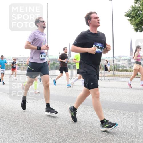 29.06.2025 - hella hamburg halbmarathon Lena Gebhardt http://msf.ph/oto/8403947 29.06.2025 10:50:14 Lombardsbrücke 7721, 7722, 17608, 0940, 1259, 1487, 1511, 1828, 2047, 2212, 3203, 3680, 3701, 3710, 3805, 3897, 4090, 4168, 4870, 4961, 5119, 5749, 5751, 5997, 6680, 6830, 7366, 7505, 7677, 7721, 7722, 7755, 8065, 8254, 8299, 9015, 9605, 9940, 10060, 10286, 10403, 10617, 10683, 10744, 11030, 11426, 11696, 11716, 11760, 12079, 12124, 13127, 13128, 13309, 13381, 13744, 13846, 13887, 14102, 14144, 14505, 14545, 14591, 14692, 14940, 15230, 15626 meine-sportfotos.de
