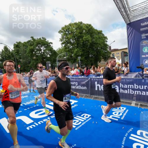 29.06.2025 - hella hamburg halbmarathon Zöllner http://msf.ph/oto/8403982 29.06.2025 10:39:23 Ziel 2044, 4565, 5752, 6037, 8319, 8925, 12046, 13479, 14359, 15013, 15866, 17646 meine-sportfotos.de