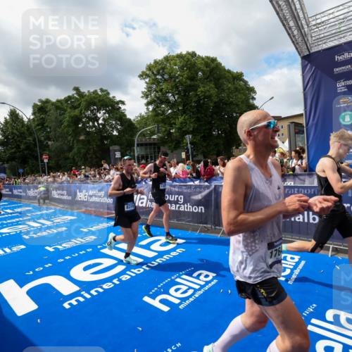29.06.2025 - hella hamburg halbmarathon Zöllner http://msf.ph/oto/8404014 29.06.2025 10:39:24 Ziel 2044, 4565, 6037, 6152, 8319, 8925, 12046, 12335, 13479, 14359, 15013, 15866, 17646 meine-sportfotos.de