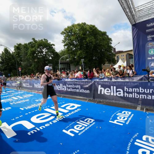 29.06.2025 - hella hamburg halbmarathon Zöllner http://msf.ph/oto/8404052 29.06.2025 10:39:29 Ziel 1343, 2546, 2972, 6152, 8346, 12335, 12372, 14359, 15013, 15866 meine-sportfotos.de