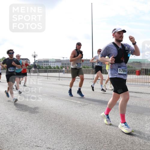 29.06.2025 - hella hamburg halbmarathon Lena Gebhardt http://msf.ph/oto/8404060 29.06.2025 10:16:29 Lombardsbrücke 17694, 6024, 16199, 1244, 17854, 1212, 1244, 1308, 1599, 1825, 2071, 2165, 2347, 2436, 2803, 2835, 2912, 3030, 3088, 3134, 3156, 3176, 3484, 3648, 3687, 4478, 4583, 4637, 4828, 5036, 5037, 5046, 5294, 6024, 6488, 6742, 6941, 7158, 7358, 7753, 8169, 8274, 8295, 8317, 8597, 8619, 8645, 8707, 8847, 8857, 9332, 9492, 9601, 9628, 9664, 9676, 9802, 9810, 9881, 10076, 10107, 10139, 10141, 10183, 10232, 10292, 10844, 10990, 11344, 11345 meine-sportfotos.de