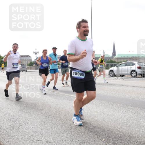 29.06.2025 - hella hamburg halbmarathon Lena Gebhardt http://msf.ph/oto/8404068 29.06.2025 10:24:07 Lombardsbrücke 8717, 11415, 141, 5358, 18998, 4597, 1005, 1009, 1389, 1444, 1545, 2125, 2132, 2477, 2489, 3013, 3185, 3285, 3579, 4122, 4162, 4597, 4646, 4684, 4719, 4990, 4993, 5039, 5055, 5258, 5260, 5358, 5661, 5954, 6478, 6524, 6526, 6747, 7013, 7426, 7528, 7920, 7975, 8031, 8141, 8149, 8167, 8181, 8187, 8297, 8502, 8676, 8717, 9063, 9217, 9603, 9715, 10649, 11044, 11306, 11347, 11415, 11454, 11793, 12210, 13149, 13711, 14521, 15739, 15853 meine-sportfotos.de