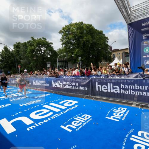29.06.2025 - hella hamburg halbmarathon Zöllner http://msf.ph/oto/8404078 29.06.2025 10:39:30 Ziel 1343, 2546, 2972, 6152, 8346, 12335, 12372, 14359, 15013, 15866, 15965 meine-sportfotos.de