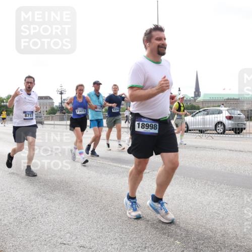 29.06.2025 - hella hamburg halbmarathon Lena Gebhardt http://msf.ph/oto/8404097 29.06.2025 10:24:07 Lombardsbrücke 111, 8141, 11415, 5358, 8717, 18998, 1005, 1009, 1389, 1444, 1545, 2125, 2132, 2477, 2489, 3013, 3185, 3285, 3579, 4122, 4162, 4597, 4646, 4684, 4719, 4990, 4993, 5039, 5055, 5258, 5260, 5358, 5661, 5954, 6478, 6524, 6526, 6747, 7013, 7426, 7528, 7920, 7975, 8031, 8141, 8149, 8167, 8181, 8187, 8297, 8502, 8676, 8717, 9063, 9217, 9603, 9715, 10649, 11044, 11306, 11347, 11415, 11454, 11793, 12210, 13149, 13711, 14521, 15739, 15853 meine-sportfotos.de