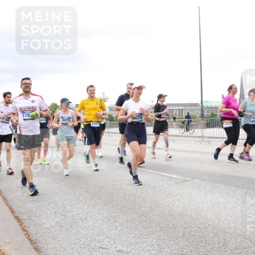 29.06.2025 - hella hamburg halbmarathon Lena Gebhardt http://msf.ph/oto/8404106 29.06.2025 10:58:27 Lombardsbrücke 178, 048, 8075, 0825, 2043, 13226, 14634, 14533, 1001, 1326, 1365, 1380, 1388, 1514, 1646, 1845, 2043, 2169, 2273, 2275, 2449, 2649, 3416, 3540, 3868, 3936, 4117, 4225, 4294, 4429, 5104, 5159, 5655, 5676, 5732, 5782, 5988, 6010, 6316, 6554, 6825, 6927, 7095, 7096, 7262, 7617, 7664, 7783, 7870, 7933, 7967, 7977, 7990, 8076, 8439, 8440, 8441, 8442, 8512, 8592, 8701, 8752, 8888, 9123, 9180, 9225, 9239, 9319, 9481, 9563, 9636, 9832, 9889, 9960, 9982, 10498 meine-sportfotos.de