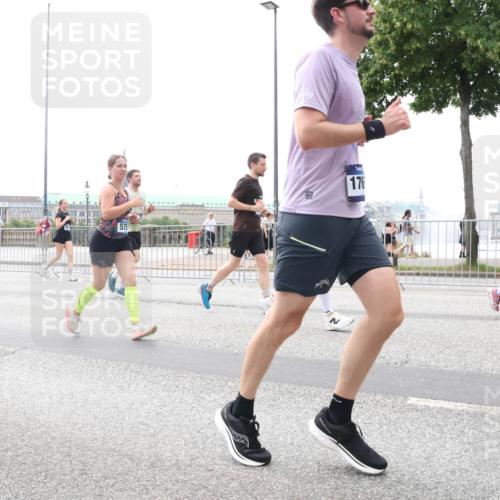 29.06.2025 - hella hamburg halbmarathon Lena Gebhardt http://msf.ph/oto/8404108 29.06.2025 10:50:14 Lombardsbrücke 7722, 575, 176, 1259, 1487, 1511, 1828, 2047, 2212, 3203, 3680, 3701, 3710, 3805, 3897, 4090, 4168, 4870, 4961, 5119, 5749, 5751, 5997, 6680, 6830, 7366, 7505, 7677, 7721, 7722, 7755, 8065, 8254, 8299, 9015, 9605, 9940, 10060, 10286, 10403, 10617, 10683, 10744, 11030, 11426, 11696, 11716, 11760, 12079, 12124, 13127, 13128, 13309, 13381, 13744, 13846, 13887, 14102, 14144, 14505, 14545, 14591, 14692, 14940, 15230, 15626 meine-sportfotos.de