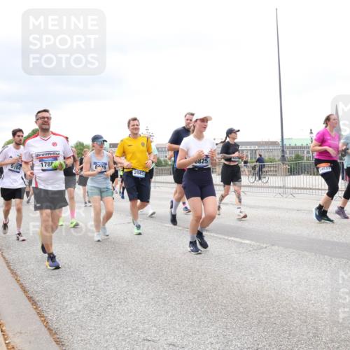 29.06.2025 - hella hamburg halbmarathon Lena Gebhardt http://msf.ph/oto/8404133 29.06.2025 10:58:27 Lombardsbrücke 1782, 8076, 5, 04, 2043, 0825, 4533, 14634, 1001, 1326, 1365, 1380, 1388, 1514, 1646, 1845, 2043, 2169, 2273, 2275, 2449, 2649, 3416, 3540, 3868, 3936, 4117, 4225, 4294, 4429, 5104, 5159, 5655, 5676, 5732, 5782, 5988, 6010, 6316, 6554, 6825, 6927, 7095, 7096, 7262, 7617, 7664, 7783, 7870, 7933, 7967, 7977, 7990, 8076, 8439, 8440, 8441, 8442, 8512, 8592, 8701, 8752, 8888, 9123, 9180, 9225, 9239, 9319, 9481, 9563, 9636, 9832, 9889, 9960, 9982, 10498 meine-sportfotos.de