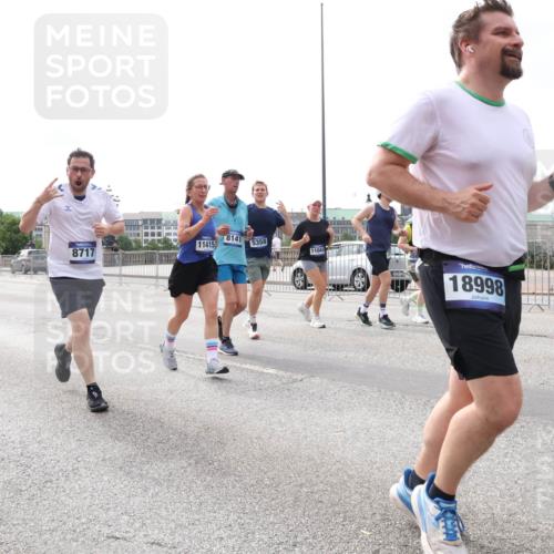 29.06.2025 - hella hamburg halbmarathon Lena Gebhardt http://msf.ph/oto/8404155 29.06.2025 10:24:07 Lombardsbrücke 8141, 11415, 5358, 8717, 11044, 18998, 1005, 1009, 1389, 1444, 1545, 2125, 2132, 2477, 2489, 3013, 3185, 3285, 3579, 4122, 4162, 4597, 4646, 4684, 4719, 4990, 4993, 5039, 5055, 5258, 5260, 5358, 5661, 5954, 6478, 6524, 6526, 6747, 7013, 7426, 7528, 7920, 7975, 8031, 8141, 8149, 8167, 8181, 8187, 8297, 8502, 8676, 8717, 9063, 9217, 9603, 9715, 10649, 11044, 11306, 11347, 11415, 11454, 11793, 12210, 13149, 13711, 14521, 15739, 15853 meine-sportfotos.de
