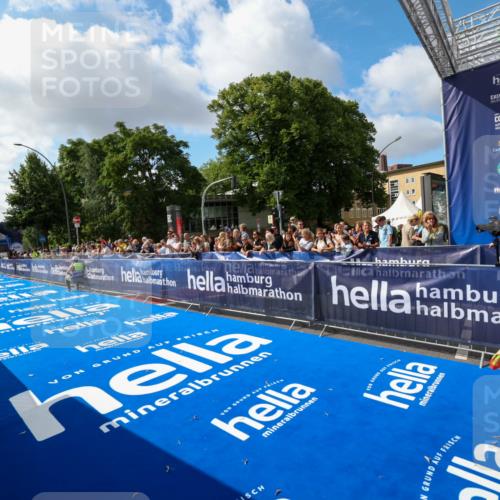 29.06.2025 - hella hamburg halbmarathon Zöllner http://msf.ph/oto/8404179 29.06.2025 10:02:50 Ziel 10 meine-sportfotos.de