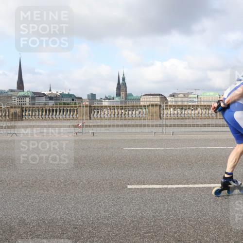 29.06.2025 - hella hamburg halbmarathon Lena Gebhardt http://msf.ph/oto/8404196 29.06.2025 08:54:11 Lombardsbrücke  meine-sportfotos.de
