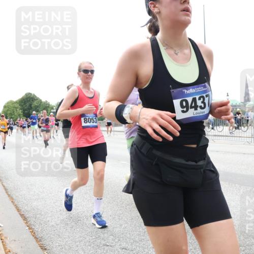 29.06.2025 - hella hamburg halbmarathon Lena Gebhardt http://msf.ph/oto/8404215 29.06.2025 10:41:02 Lombardsbrücke 8053, 9437, 1075, 1317, 1323, 1731, 2042, 2173, 2206, 2229, 2299, 2805, 2858, 3121, 3306, 3432, 3532, 3533, 3694, 4044, 4234, 4411, 4412, 4530, 4612, 4638, 4774, 4775, 4972, 5086, 5225, 5549, 5688, 5689, 5753, 6088, 6098, 6163, 6289, 6474, 6842, 7293, 7661, 7821, 7829, 7956, 8053, 8054, 8293, 8378, 8385, 8429, 8430, 8751, 8769, 8878, 8992, 9009, 9237, 9962, 10269, 10407, 10644, 10835, 11053 meine-sportfotos.de