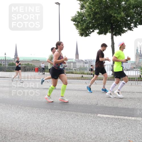29.06.2025 - hella hamburg halbmarathon Lena Gebhardt http://msf.ph/oto/8404236 29.06.2025 10:50:15 Lombardsbrücke 5997, 7722, 57, 1259, 1487, 1511, 1828, 2047, 2212, 3203, 3680, 3701, 3710, 3805, 3897, 4090, 4168, 4870, 4961, 5119, 5131, 5749, 5751, 5997, 6680, 6830, 7366, 7505, 7677, 7721, 7722, 7755, 8065, 8254, 8299, 9015, 9605, 9940, 10060, 10286, 10617, 10683, 10744, 11030, 11426, 11696, 11716, 11760, 12079, 12124, 13127, 13128, 13309, 13381, 13744, 13846, 13887, 14102, 14144, 14505, 14545, 14591, 14692, 14940, 15230, 15626 meine-sportfotos.de