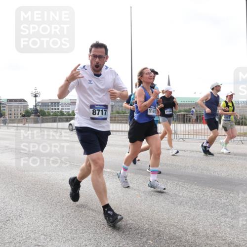 29.06.2025 - hella hamburg halbmarathon Lena Gebhardt http://msf.ph/oto/8404270 29.06.2025 10:24:08 Lombardsbrücke 8717, 11415, 11044, 4597, 1005, 1009, 1064, 1389, 1444, 1545, 2125, 2132, 2477, 2489, 3013, 3185, 3285, 3579, 4122, 4162, 4464, 4597, 4646, 4684, 4719, 4990, 4993, 5039, 5055, 5258, 5260, 5358, 5661, 5954, 6478, 6524, 6526, 6747, 7013, 7426, 7528, 7920, 7975, 8031, 8141, 8149, 8167, 8181, 8187, 8297, 8502, 8676, 8717, 9063, 9217, 9603, 9715, 10649, 11044, 11306, 11347, 11415, 11454, 11793, 12210, 13149, 13573, 13711, 14521, 15739, 15853 meine-sportfotos.de