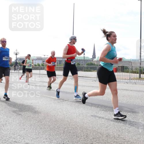 29.06.2025 - hella hamburg halbmarathon Lena Gebhardt http://msf.ph/oto/8404308 29.06.2025 10:16:30 Lombardsbrücke 8295, 13220, 17694, 030, 1610, 1, 1212, 1244, 1308, 1599, 1825, 2071, 2165, 2347, 2436, 2803, 2835, 2912, 3030, 3088, 3134, 3156, 3176, 3484, 3648, 3687, 4478, 4583, 4637, 4828, 5036, 5037, 5046, 5294, 6024, 6488, 6742, 6941, 7158, 7358, 7753, 8169, 8274, 8295, 8317, 8597, 8619, 8645, 8707, 8847, 8857, 9091, 9332, 9492, 9601, 9628, 9664, 9676, 9802, 9810, 9881, 10076, 10107, 10139, 10141, 10183, 10232, 10292, 10844, 10990, 11344, 11345 meine-sportfotos.de