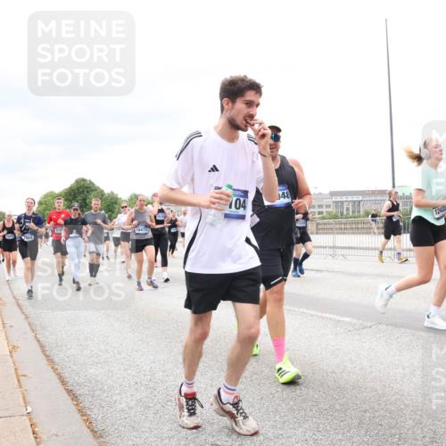 29.06.2025 - hella hamburg halbmarathon Lena Gebhardt http://msf.ph/oto/8404311 29.06.2025 10:58:29 Lombardsbrücke 04, 1001, 1326, 1365, 1380, 1388, 1514, 1646, 1845, 2043, 2169, 2273, 2275, 2449, 2649, 3416, 3540, 3565, 3868, 4042, 4043, 4117, 4225, 4294, 5104, 5159, 5655, 5676, 5732, 5782, 5988, 6010, 6554, 6588, 6702, 6825, 6927, 7095, 7096, 7262, 7617, 7664, 7783, 7870, 7933, 7967, 7977, 7990, 8076, 8439, 8440, 8441, 8442, 8512, 8592, 8701, 8752, 8888, 9123, 9180, 9225, 9239, 9319, 9481, 9563, 9636, 9832, 9889, 9960, 9982, 10498 meine-sportfotos.de