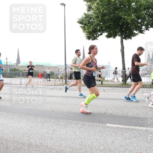 29.06.2025 - hella hamburg halbmarathon Lena Gebhardt http://msf.ph/oto/8404317 29.06.2025 10:50:15 Lombardsbrücke 16635, 5997, 7722, 573, 1259, 1487, 1511, 1828, 2047, 2212, 3203, 3680, 3701, 3710, 3805, 3897, 4090, 4168, 4870, 4961, 5119, 5131, 5749, 5751, 5997, 6680, 6830, 7366, 7505, 7677, 7721, 7722, 7755, 8065, 8254, 8299, 9015, 9605, 9940, 10060, 10286, 10617, 10683, 10744, 11030, 11426, 11696, 11716, 11760, 12079, 12124, 13127, 13128, 13309, 13381, 13744, 13846, 13887, 14102, 14144, 14505, 14545, 14591, 14692, 14940, 15230, 15626 meine-sportfotos.de