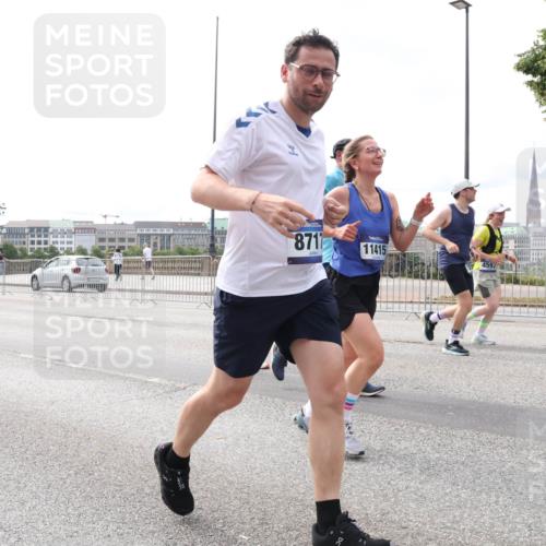 29.06.2025 - hella hamburg halbmarathon Lena Gebhardt http://msf.ph/oto/8404329 29.06.2025 10:24:08 Lombardsbrücke 8712, 11415, 4597, 1005, 1009, 1064, 1389, 1444, 1545, 2125, 2132, 2477, 2489, 3013, 3185, 3285, 3579, 4122, 4162, 4464, 4597, 4646, 4684, 4719, 4990, 4993, 5039, 5055, 5258, 5260, 5358, 5661, 5954, 6478, 6524, 6526, 6747, 7013, 7426, 7528, 7920, 7975, 8031, 8141, 8149, 8167, 8181, 8187, 8297, 8502, 8676, 8717, 9063, 9217, 9603, 9715, 10649, 11044, 11306, 11347, 11415, 11454, 11793, 12210, 13149, 13573, 13711, 14521, 15739, 15853 meine-sportfotos.de