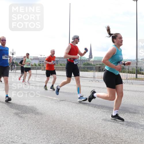 29.06.2025 - hella hamburg halbmarathon Lena Gebhardt http://msf.ph/oto/8404346 29.06.2025 10:16:31 Lombardsbrücke 8295, 13220, 17694, 1618, 1117, 1212, 1240, 1244, 1308, 1599, 1825, 2071, 2165, 2347, 2803, 2835, 2912, 3030, 3088, 3134, 3156, 3176, 3484, 3648, 3687, 4478, 4583, 4637, 4828, 5036, 5037, 5046, 5294, 6024, 6488, 6742, 6941, 7158, 7358, 7753, 8169, 8274, 8295, 8317, 8597, 8619, 8645, 8707, 8847, 8857, 9091, 9208, 9332, 9492, 9601, 9628, 9664, 9676, 9802, 9810, 9881, 10076, 10107, 10139, 10141, 10183, 10232, 10292, 10844, 10990, 11344, 11345 meine-sportfotos.de