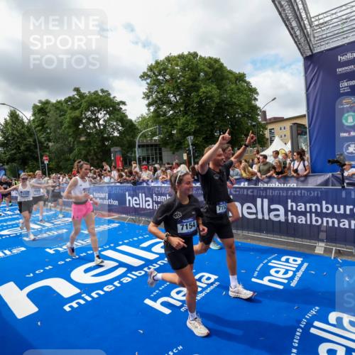 29.06.2025 - hella hamburg halbmarathon Zöllner http://msf.ph/oto/8404363 29.06.2025 10:39:40 Ziel 1358, 4398, 4888, 7152, 7154, 9116, 9265, 11284, 11806, 14077, 15094, 15336, 15828, 16761, 17215, 17360, 17425, 18154, 18285, 18803 meine-sportfotos.de