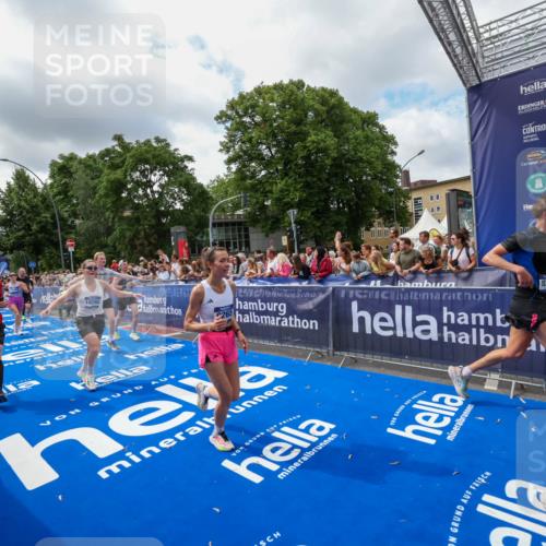 29.06.2025 - hella hamburg halbmarathon Zöllner http://msf.ph/oto/8404382 29.06.2025 10:39:41 Ziel 1358, 4398, 4888, 7152, 7154, 9265, 11284, 11806, 14077, 15094, 15336, 15828, 16761, 17215, 17360, 17425, 18154, 18285, 18803 meine-sportfotos.de