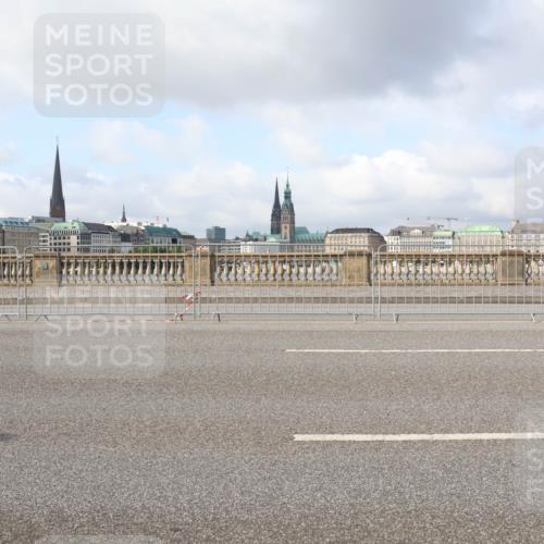 29.06.2025 - hella hamburg halbmarathon Lena Gebhardt http://msf.ph/oto/8404403 29.06.2025 08:54:14 Lombardsbrücke  meine-sportfotos.de