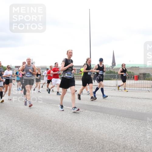 29.06.2025 - hella hamburg halbmarathon Lena Gebhardt http://msf.ph/oto/8404417 29.06.2025 10:58:31 Lombardsbrücke 1335, 13356, 10473, 8888, 7664, 1001, 1326, 1365, 1380, 1514, 1646, 1845, 2043, 2169, 2273, 2275, 2449, 2649, 3416, 3540, 3565, 3868, 4042, 4043, 4117, 4225, 4294, 5104, 5159, 5655, 5732, 5782, 5988, 6010, 6554, 6588, 6633, 6702, 6825, 6927, 7095, 7096, 7262, 7443, 7617, 7664, 7783, 7870, 7933, 7967, 7977, 7990, 8076, 8439, 8440, 8441, 8442, 8512, 8592, 8701, 8752, 8888, 9123, 9221, 9225, 9239, 9319, 9481, 9563, 9636, 9832, 9889, 9960, 9982, 10498 meine-sportfotos.de