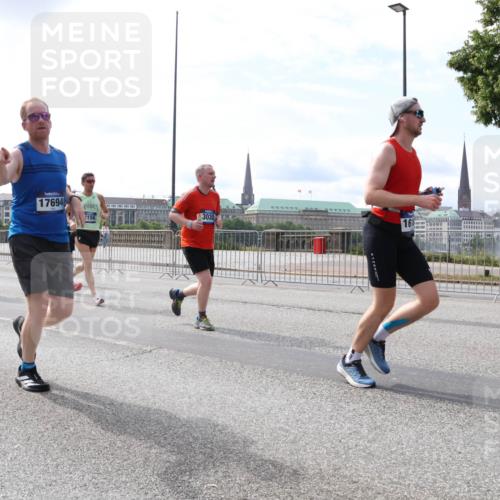29.06.2025 - hella hamburg halbmarathon Lena Gebhardt http://msf.ph/oto/8404457 29.06.2025 10:16:31 Lombardsbrücke 13220, 3484, 17694, 156, 3030, 16, 1117, 1212, 1240, 1244, 1308, 1599, 1825, 2071, 2165, 2347, 2803, 2835, 2912, 3030, 3088, 3134, 3156, 3176, 3484, 3648, 3687, 4478, 4583, 4637, 4828, 5036, 5037, 5046, 5294, 6024, 6488, 6742, 6941, 7158, 7358, 7753, 8169, 8274, 8295, 8317, 8597, 8619, 8645, 8707, 8847, 8857, 9091, 9208, 9332, 9492, 9601, 9628, 9664, 9676, 9802, 9810, 9881, 10076, 10107, 10139, 10141, 10183, 10232, 10292, 10844, 10990, 11344, 11345 meine-sportfotos.de