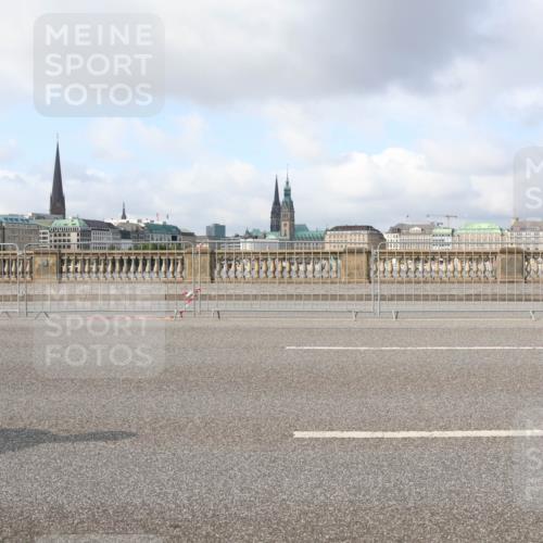 29.06.2025 - hella hamburg halbmarathon Lena Gebhardt http://msf.ph/oto/8404462 29.06.2025 08:54:14 Lombardsbrücke  meine-sportfotos.de