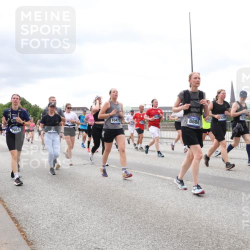 29.06.2025 - hella hamburg halbmarathon Lena Gebhardt http://msf.ph/oto/8404475 29.06.2025 10:58:31 Lombardsbrücke 10473, 8888, 1001, 1326, 1365, 1380, 1514, 1646, 1845, 2043, 2169, 2273, 2275, 2449, 2649, 3416, 3540, 3565, 3868, 4042, 4043, 4117, 4225, 4294, 5104, 5159, 5655, 5732, 5782, 5988, 6010, 6554, 6588, 6633, 6702, 6825, 6927, 7095, 7096, 7262, 7443, 7617, 7664, 7783, 7870, 7933, 7967, 7977, 7990, 8076, 8439, 8440, 8441, 8442, 8512, 8592, 8701, 8752, 8888, 9123, 9221, 9225, 9239, 9319, 9481, 9563, 9636, 9832, 9889, 9960, 9982, 10498 meine-sportfotos.de