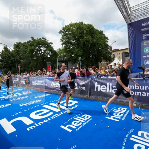 29.06.2025 - hella hamburg halbmarathon Zöllner http://msf.ph/oto/8404477 29.06.2025 10:39:44 Ziel 1358, 4398, 4888, 11284, 11806, 13190, 14077, 15094, 15435, 16580, 16761, 17005, 17360, 17425, 17792, 18013, 18154 meine-sportfotos.de