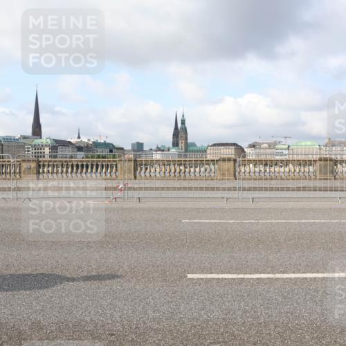 29.06.2025 - hella hamburg halbmarathon Lena Gebhardt http://msf.ph/oto/8404497 29.06.2025 08:54:14 Lombardsbrücke  meine-sportfotos.de