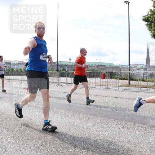 29.06.2025 - hella hamburg halbmarathon Lena Gebhardt http://msf.ph/oto/8404498 29.06.2025 10:16:31 Lombardsbrücke 295, 7151, 3484, 1769, 1117, 1212, 1240, 1244, 1308, 1599, 1825, 2071, 2165, 2347, 2803, 2835, 2912, 3030, 3088, 3134, 3156, 3176, 3484, 3648, 3687, 4478, 4583, 4637, 4828, 5036, 5037, 5046, 5294, 6024, 6488, 6742, 6941, 7158, 7358, 7753, 8169, 8274, 8295, 8317, 8597, 8619, 8645, 8707, 8847, 8857, 9091, 9208, 9332, 9492, 9601, 9628, 9664, 9676, 9802, 9810, 9881, 10076, 10107, 10139, 10141, 10183, 10232, 10292, 10844, 10990, 11344, 11345 meine-sportfotos.de