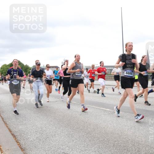 29.06.2025 - hella hamburg halbmarathon Lena Gebhardt http://msf.ph/oto/8404503 29.06.2025 10:58:31 Lombardsbrücke 10473, 8888, 13350, 1722, 16878, 7664, 1001, 1326, 1365, 1380, 1514, 1646, 1845, 2043, 2169, 2273, 2275, 2449, 2649, 3416, 3540, 3565, 3868, 4042, 4043, 4117, 4225, 4294, 5104, 5159, 5655, 5732, 5782, 5988, 6010, 6554, 6588, 6633, 6702, 6825, 6927, 7095, 7096, 7262, 7443, 7617, 7664, 7783, 7870, 7933, 7967, 7977, 7990, 8076, 8439, 8440, 8441, 8442, 8512, 8592, 8701, 8752, 8888, 9123, 9221, 9225, 9239, 9319, 9481, 9563, 9636, 9832, 9889, 9960, 9982, 10498 meine-sportfotos.de