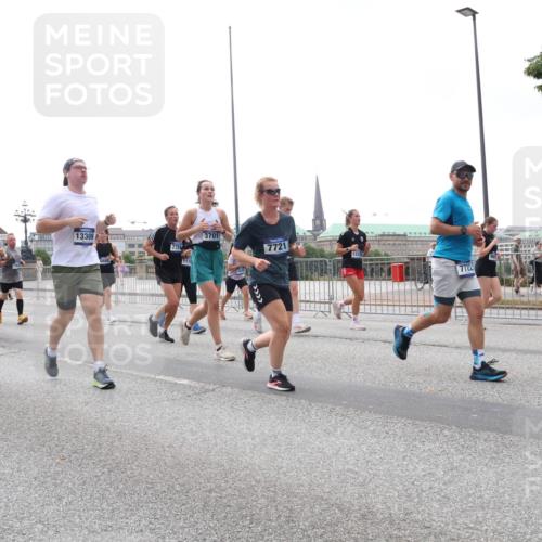 29.06.2025 - hella hamburg halbmarathon Lena Gebhardt http://msf.ph/oto/8404508 29.06.2025 10:50:16 Lombardsbrücke 7339, 13309, 18086, 6680, 3701, 7721, 7722, 1259, 1487, 1511, 1828, 2047, 2212, 3203, 3680, 3701, 3710, 3805, 3897, 4090, 4168, 4870, 4961, 5119, 5131, 5749, 5751, 5997, 6680, 6830, 7505, 7677, 7721, 7722, 7755, 8065, 8254, 8299, 9015, 9605, 9940, 10060, 10286, 10617, 10683, 10744, 11030, 11426, 11696, 11716, 11760, 12079, 12124, 13127, 13128, 13309, 13381, 13744, 13846, 13887, 14102, 14144, 14505, 14545, 14591, 14692, 14940, 15230, 15626 meine-sportfotos.de