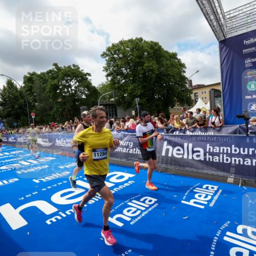 29.06.2025 - hella hamburg halbmarathon Zöllner http://msf.ph/oto/8404513 29.06.2025 10:39:45 Ziel 1358, 4398, 4888, 11284, 11806, 13190, 14077, 14204, 15094, 15435, 15744, 16580, 16761, 17005, 17425, 17792, 18013 meine-sportfotos.de