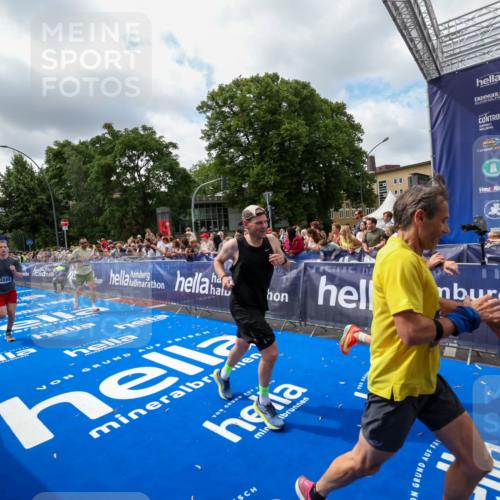 29.06.2025 - hella hamburg halbmarathon Zöllner http://msf.ph/oto/8404518 29.06.2025 10:39:46 Ziel 1358, 4398, 4888, 11284, 13190, 14204, 15094, 15435, 15744, 16580, 16761, 17005, 17425, 17792, 18013 meine-sportfotos.de