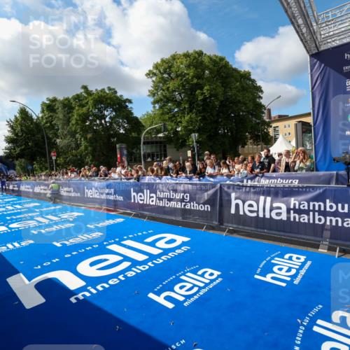 29.06.2025 - hella hamburg halbmarathon Zöllner http://msf.ph/oto/8404627 29.06.2025 10:03:09 Ziel 23 meine-sportfotos.de